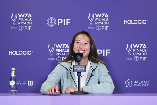 1730781217757025698.jpg (体育)(11)网球——WTA年终总决赛:郑钦文胜莱巴金娜XxjpseC007011_20241105_PEPFN0A001.jpg